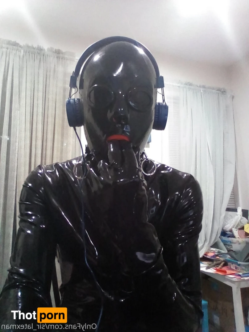 Sir_LatexMan 16472790