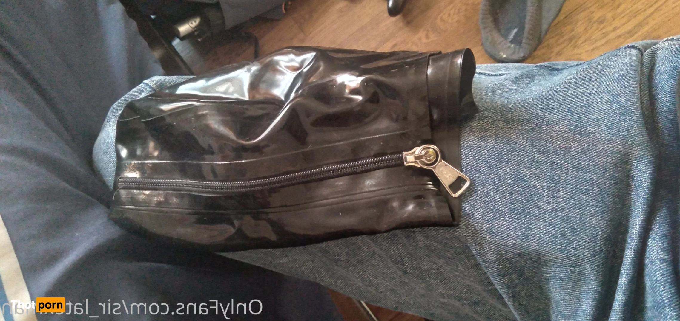 Sir_LatexMan 16472876