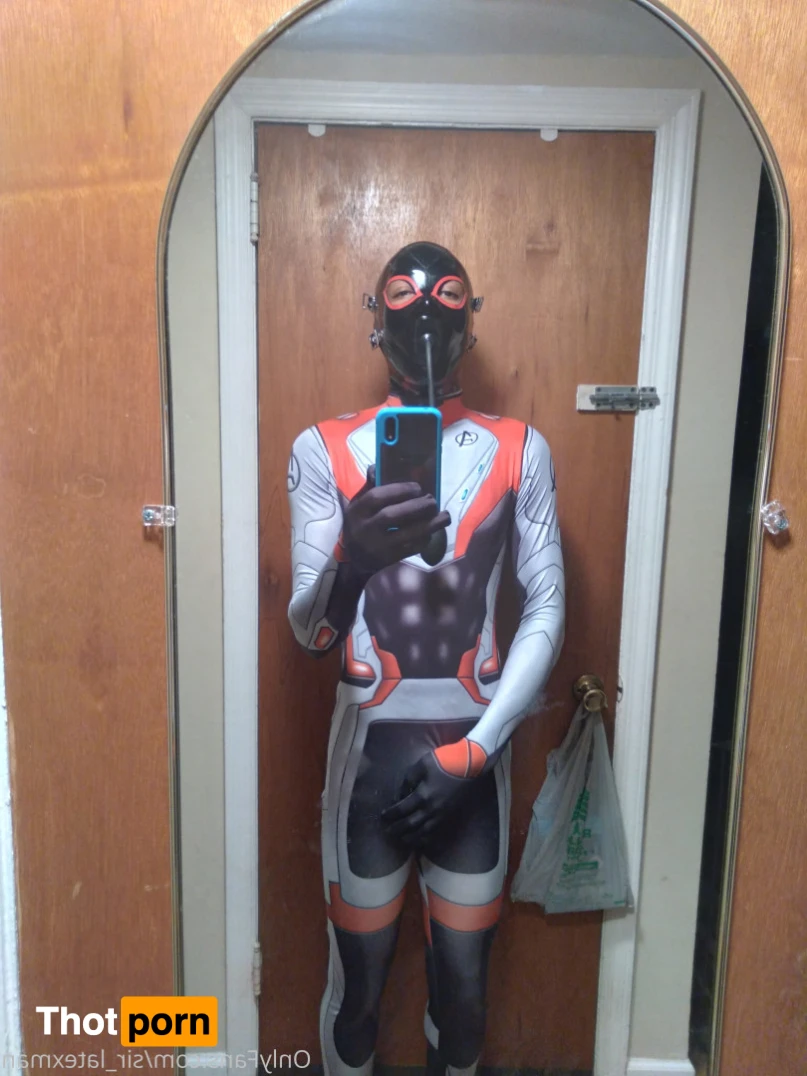 Sir_LatexMan 16473028