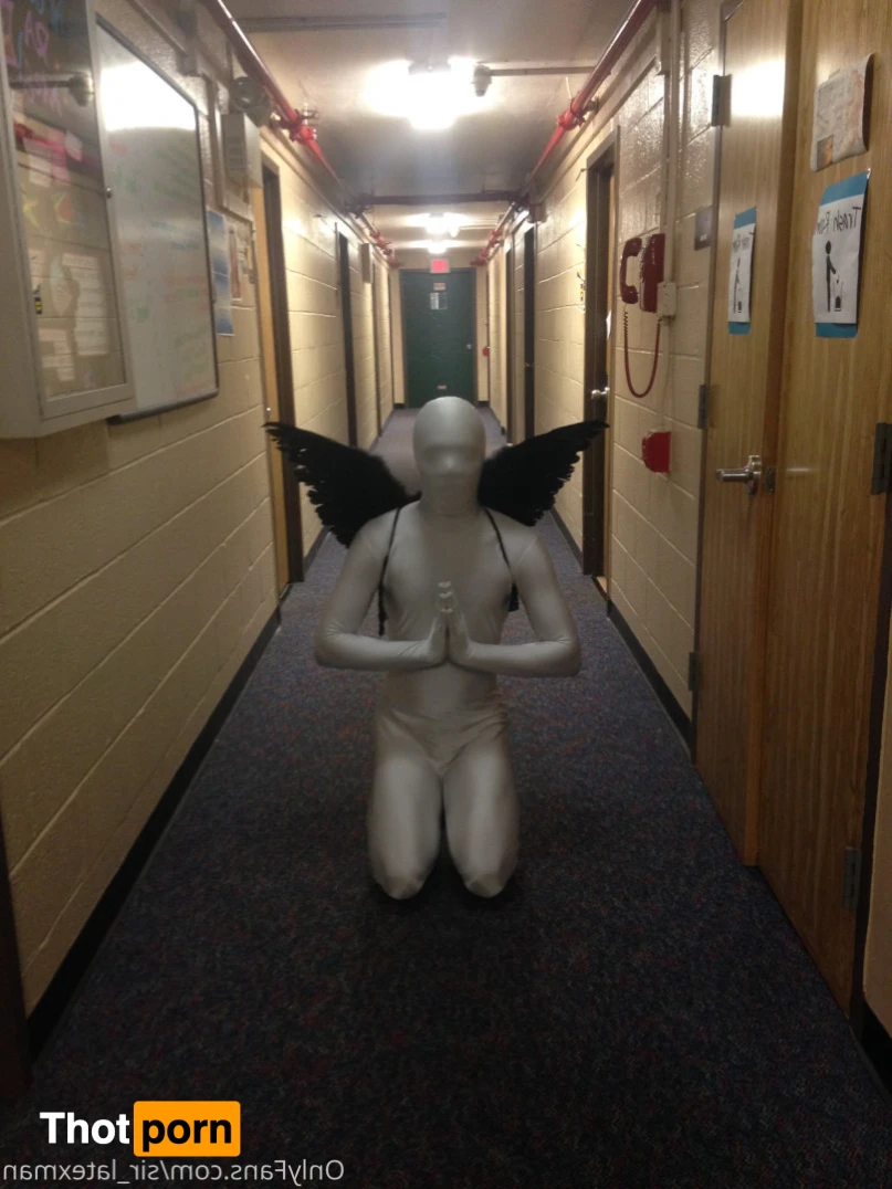 Sir_LatexMan 16473115