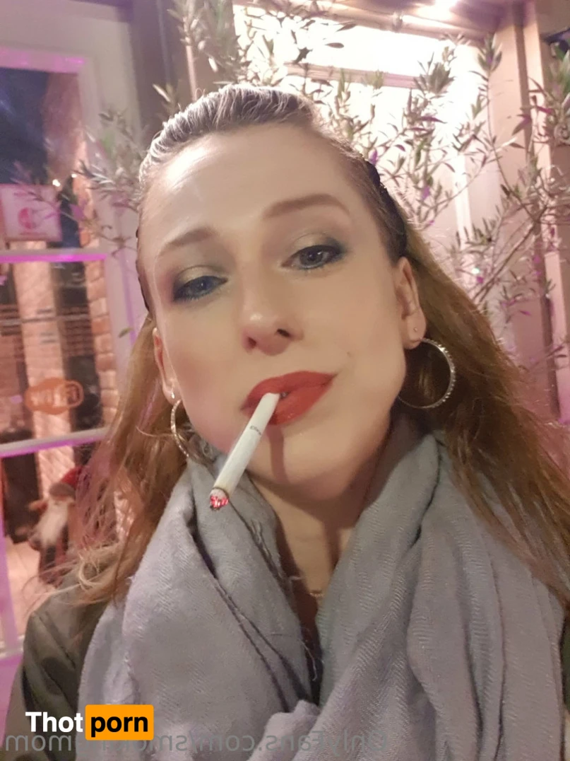 Smoking Mom 16392710