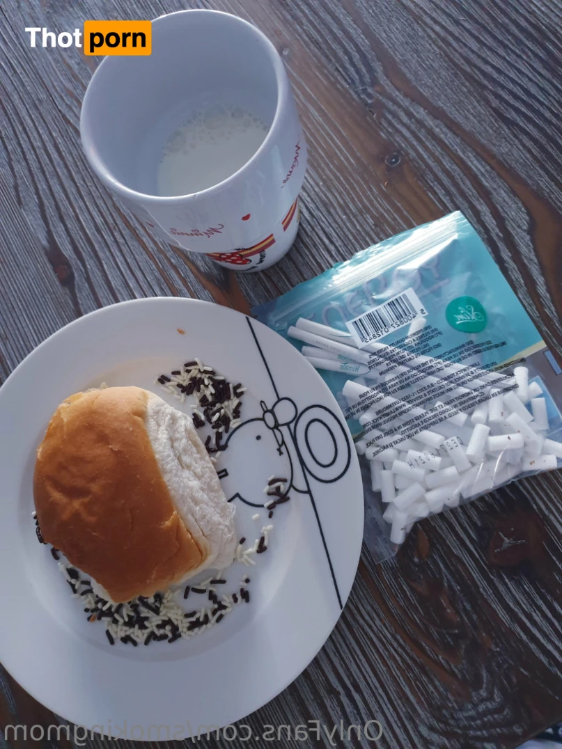 Smoking Mom 16392739