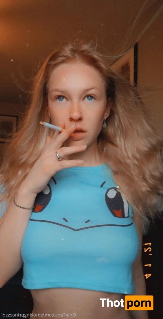 Smoking Princess 16392183