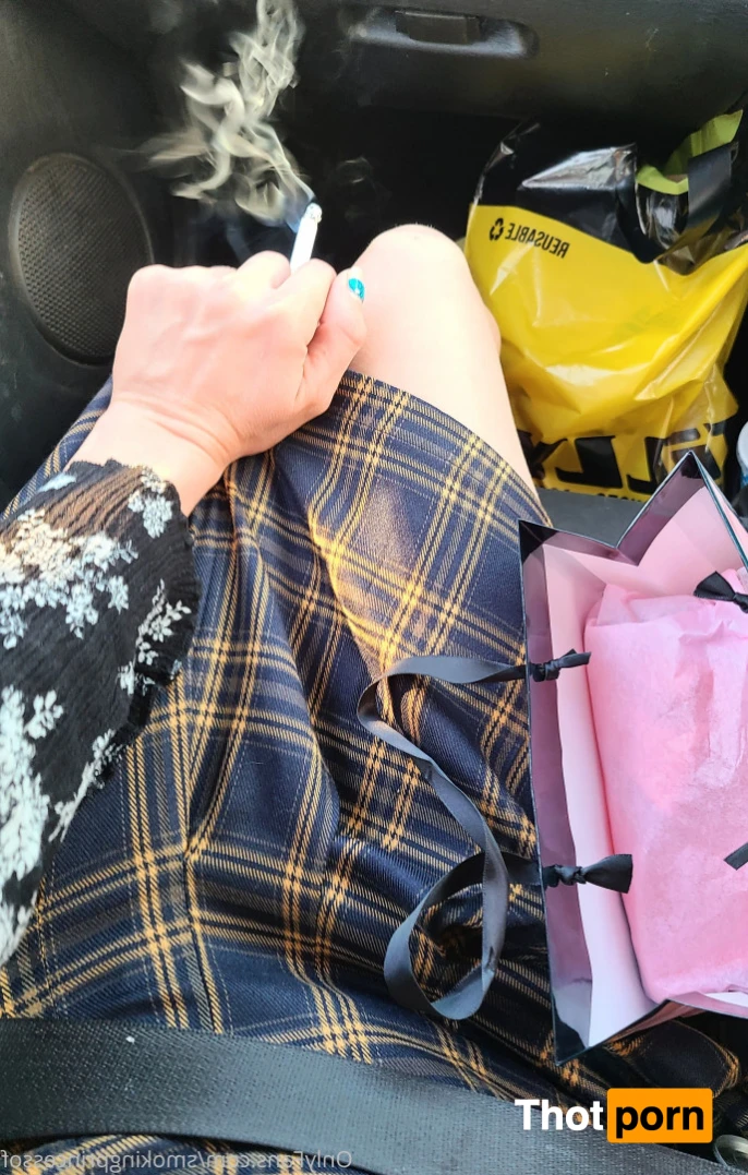 Smoking Princess 16392265