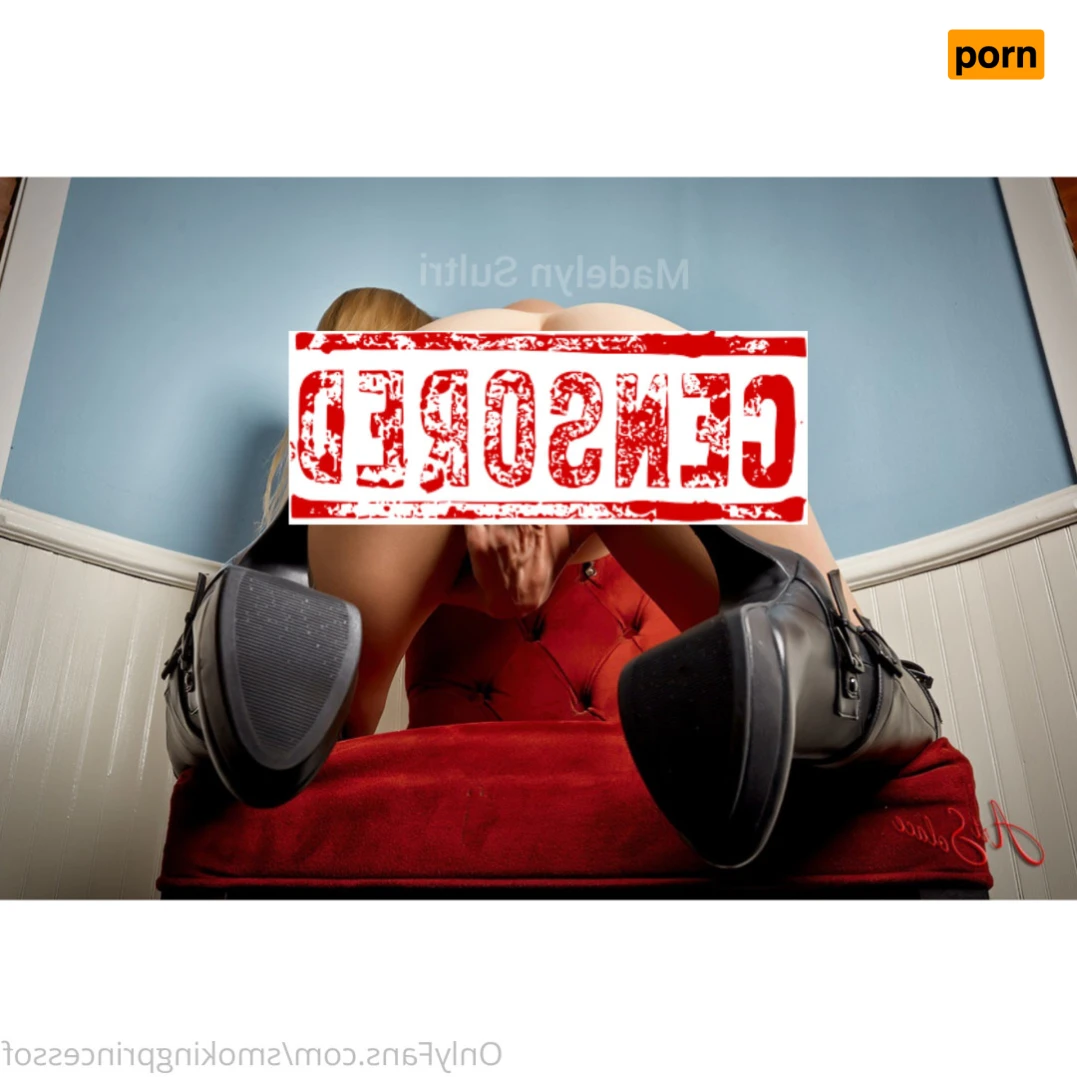 Smoking Princess 16392452