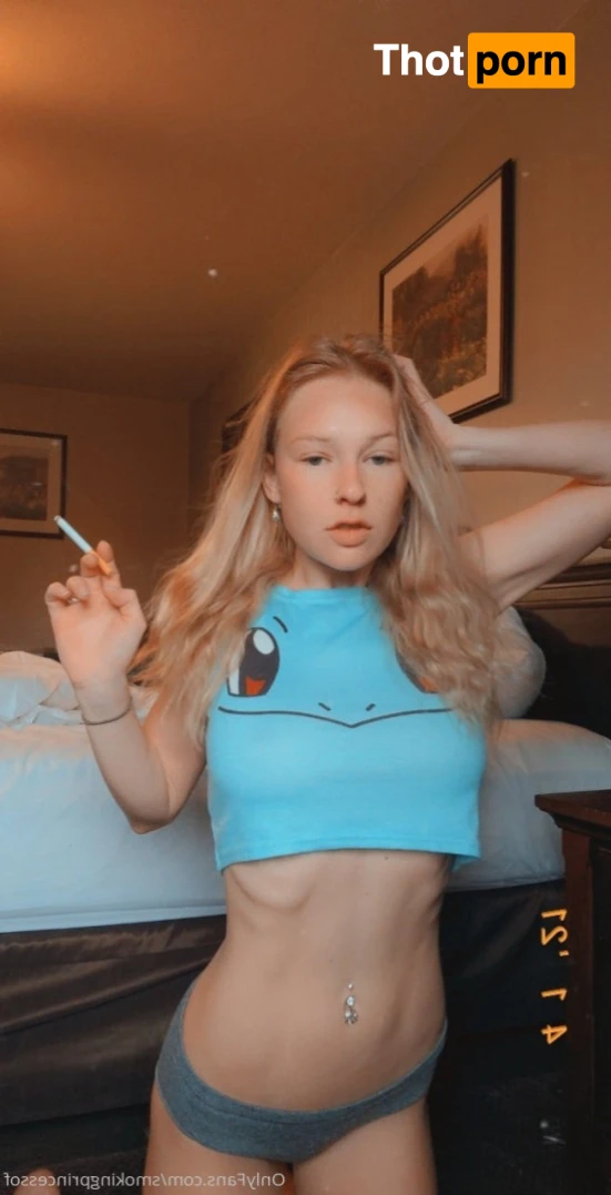 Smoking Princess 16392537