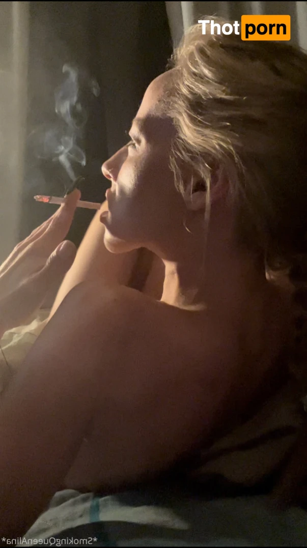 Smokingqueenalina 16390817
