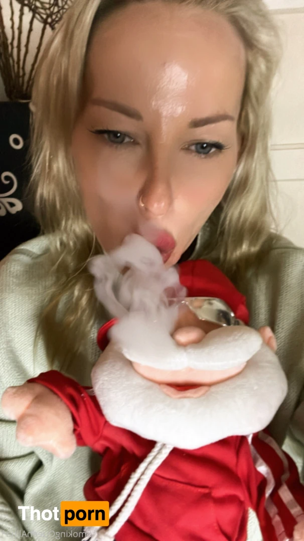 Smokingqueenalina 16390860