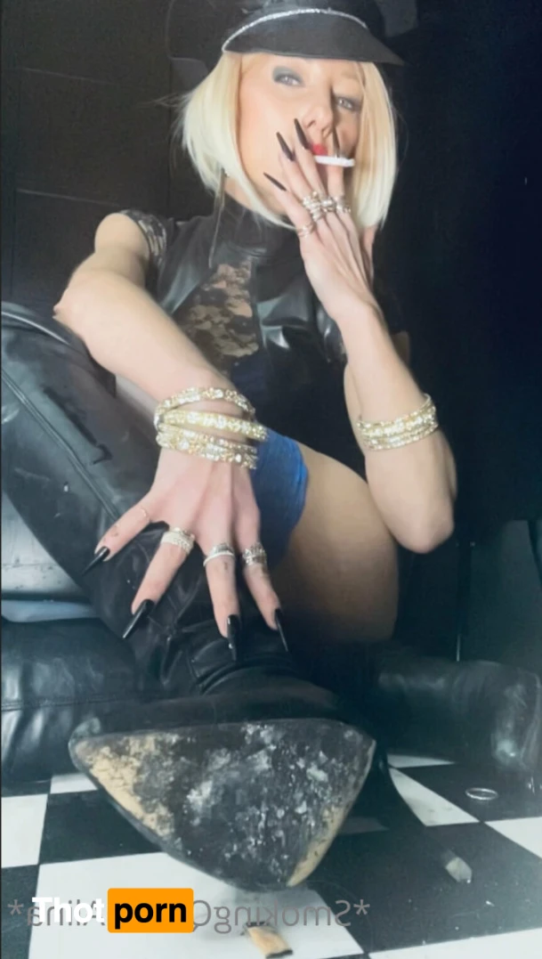 Smokingqueenalina 16390900