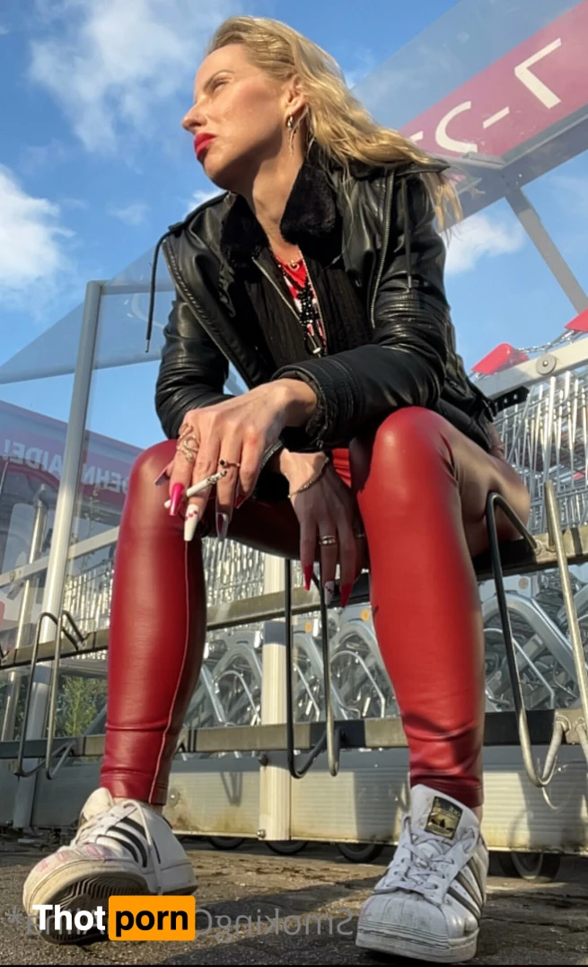 Smokingqueenalina 16391275