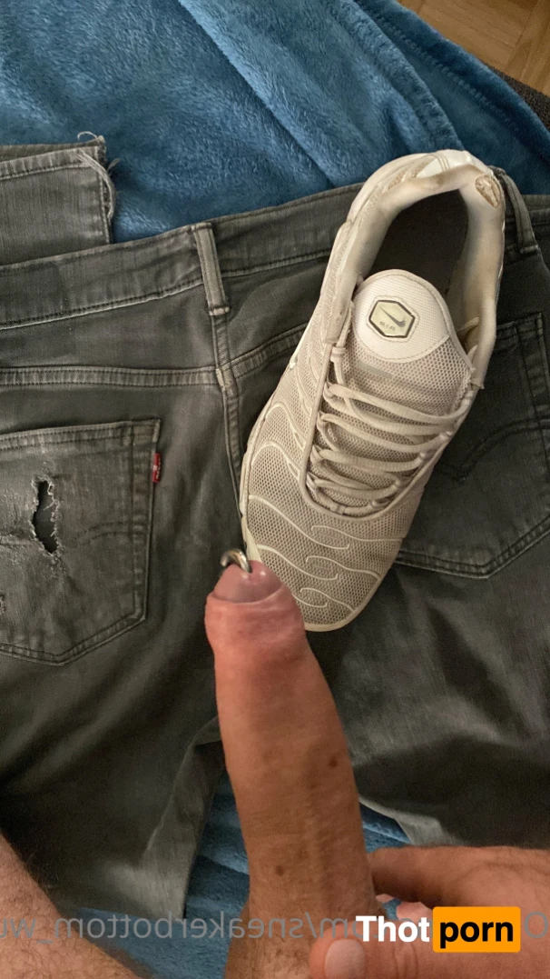 Sneaker/Sagger fun 10855129