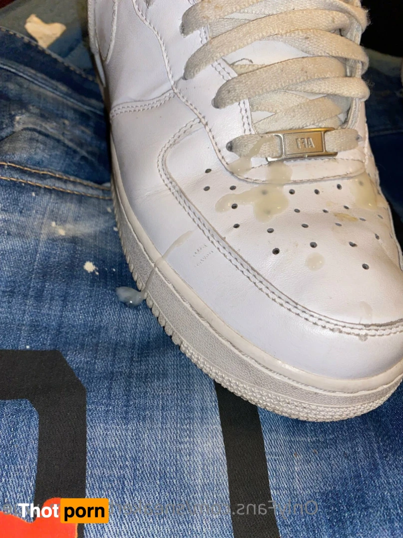 Sneaker/Sagger fun 10867636