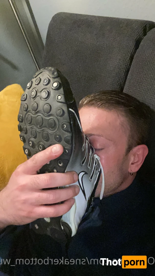 Sneaker/Sagger fun 16364105