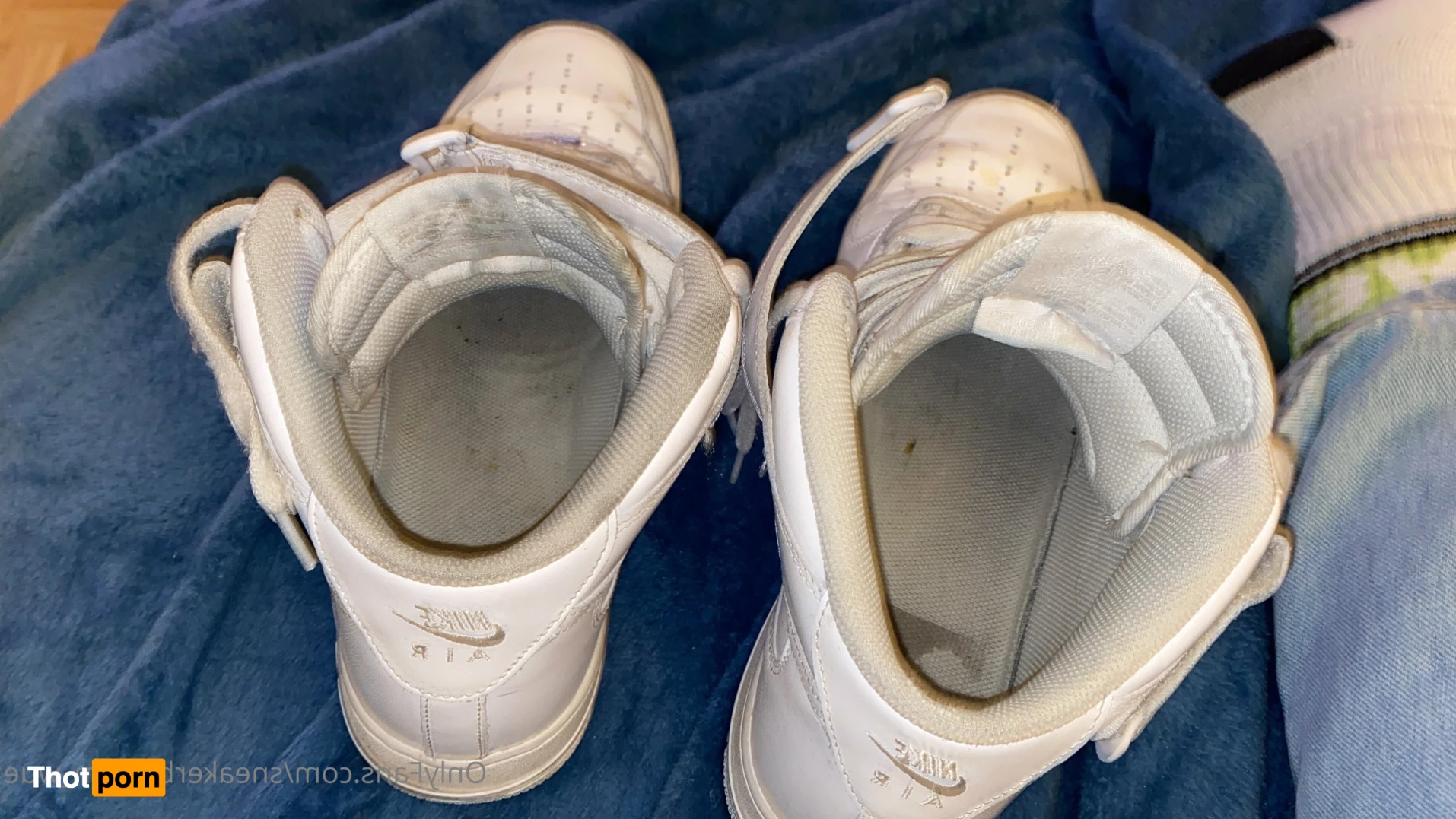 Sneaker/Sagger fun 16364242