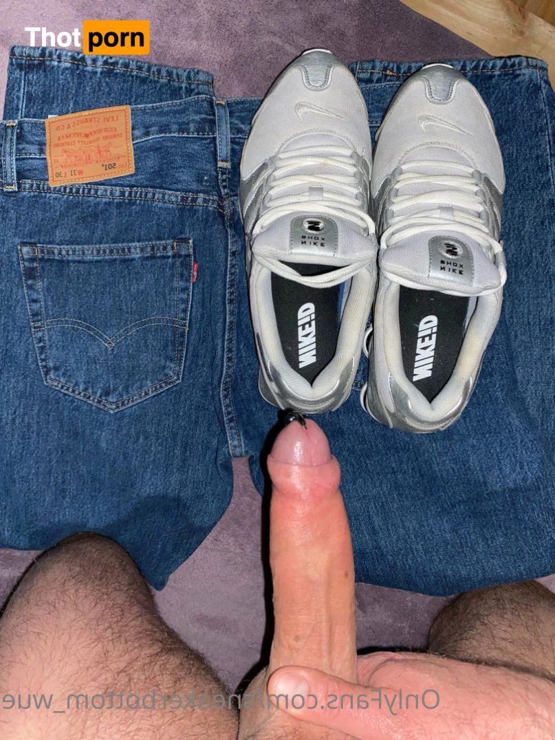 Sneaker/Sagger fun 16364446