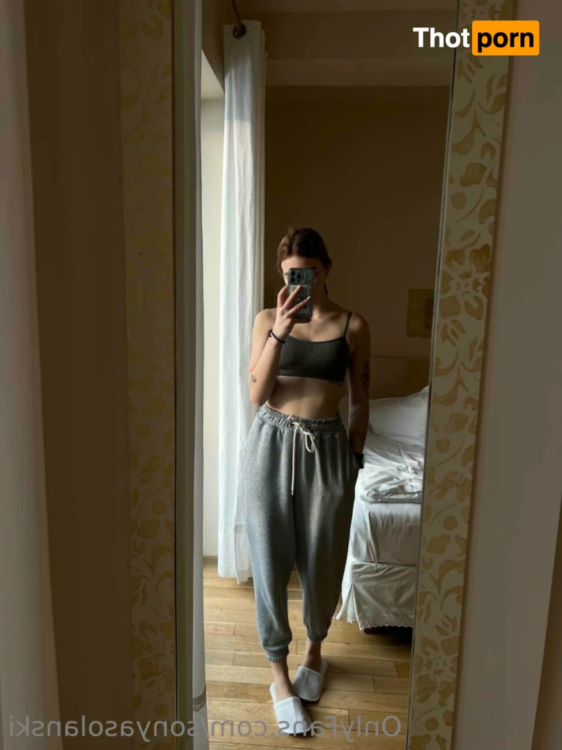 Sonya Solanski 🍉 16261399