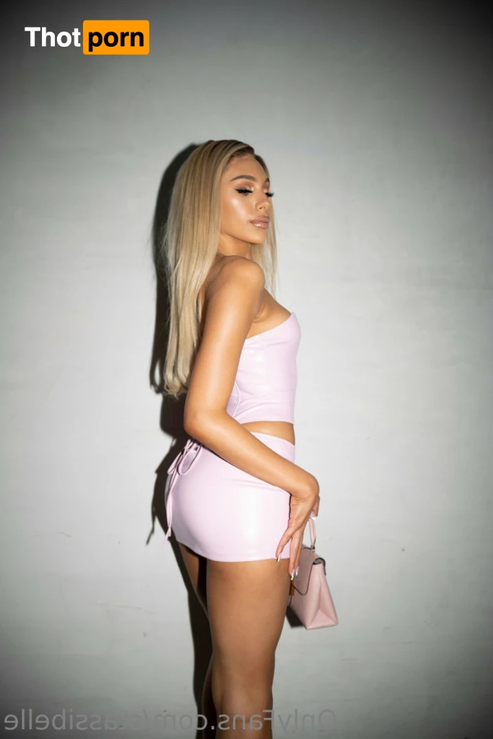 stassi belle 16088361