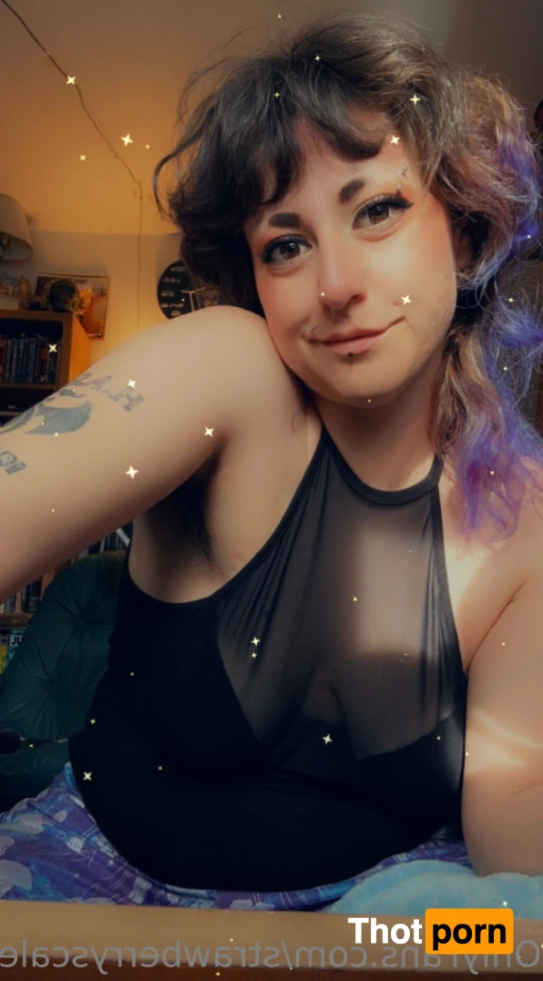 Strawberry Scales 16029122