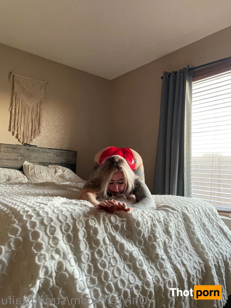 Strong Waifu Secret 15978529