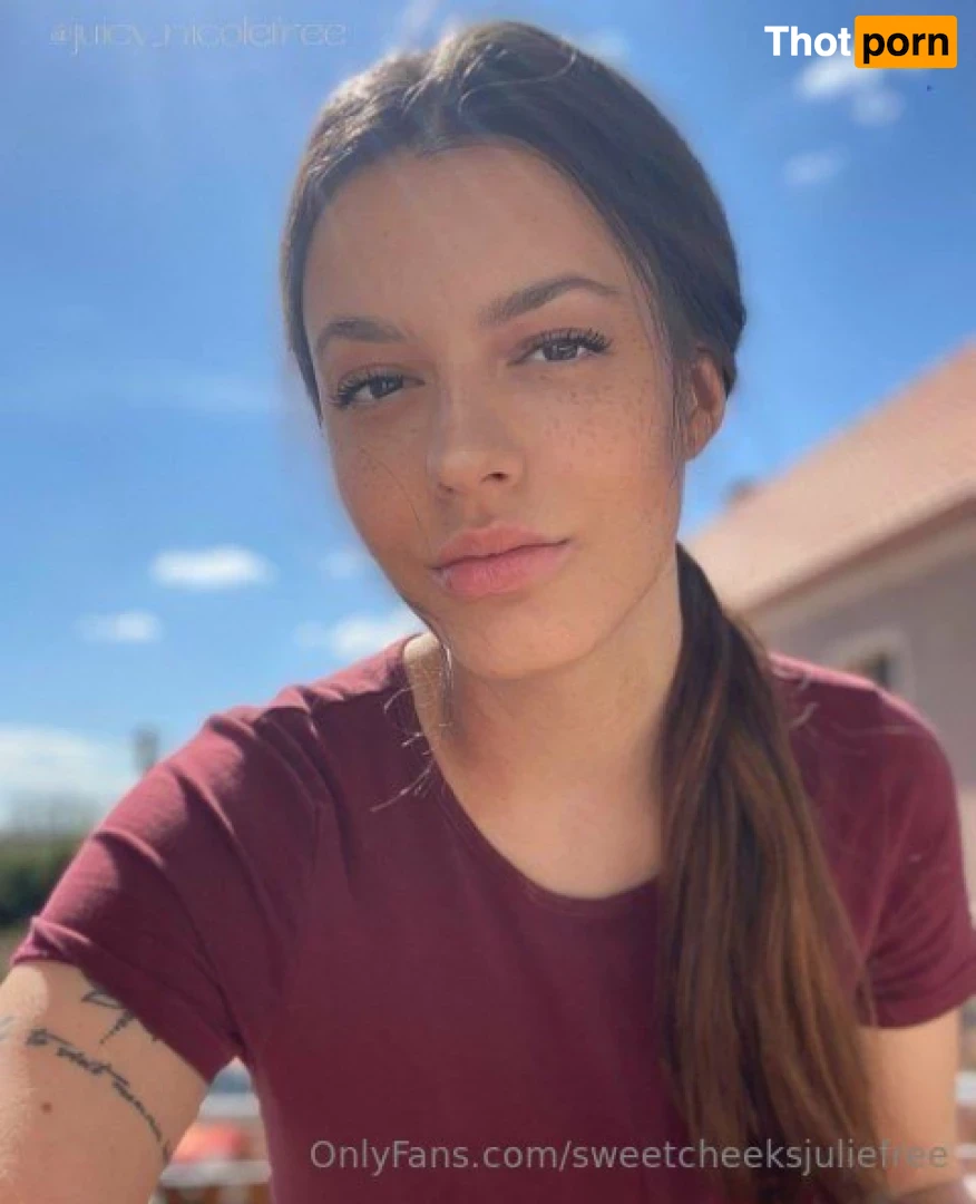 ❣️  Your Julie  ❣️ 16580476