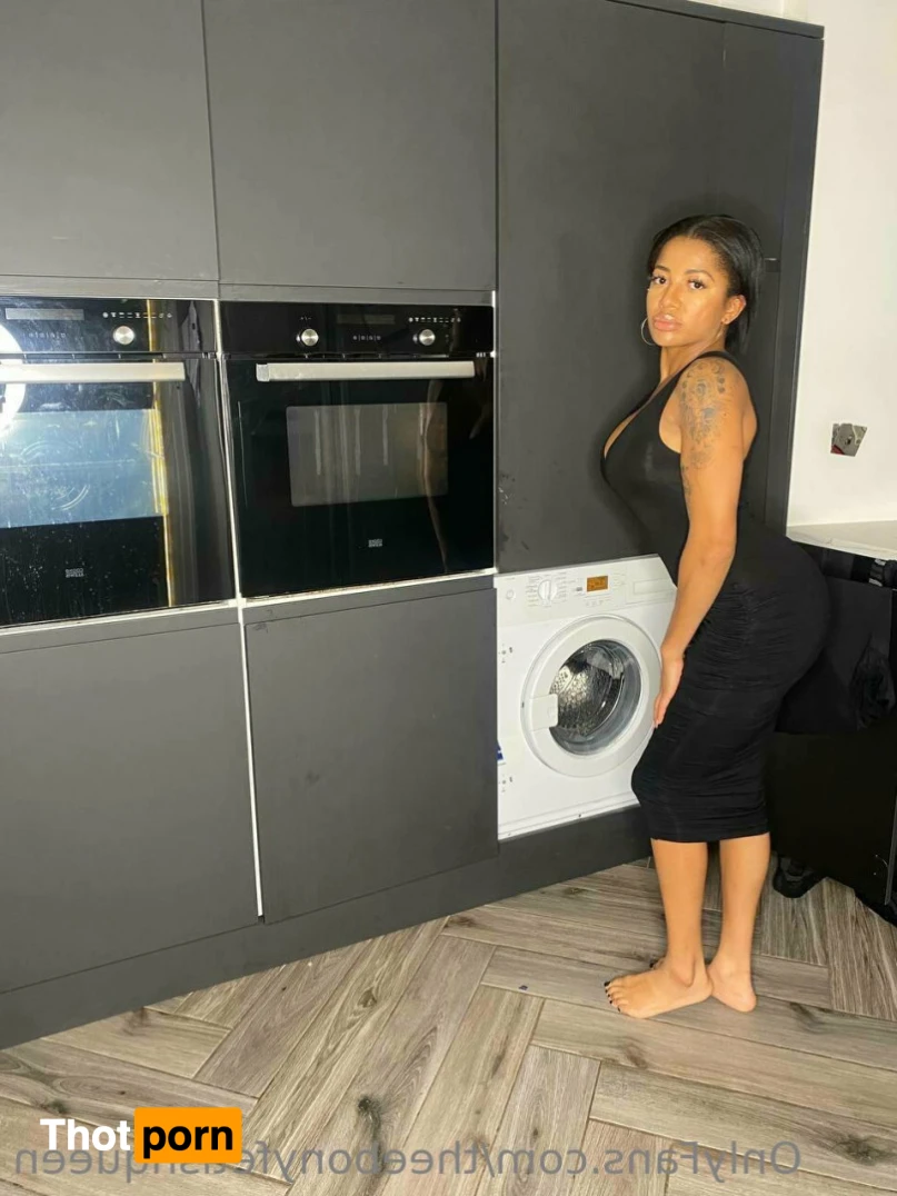 Ebony Fetish Queen 15191907