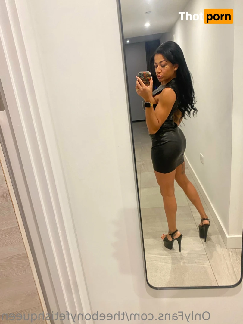 Ebony Fetish Queen 15192070