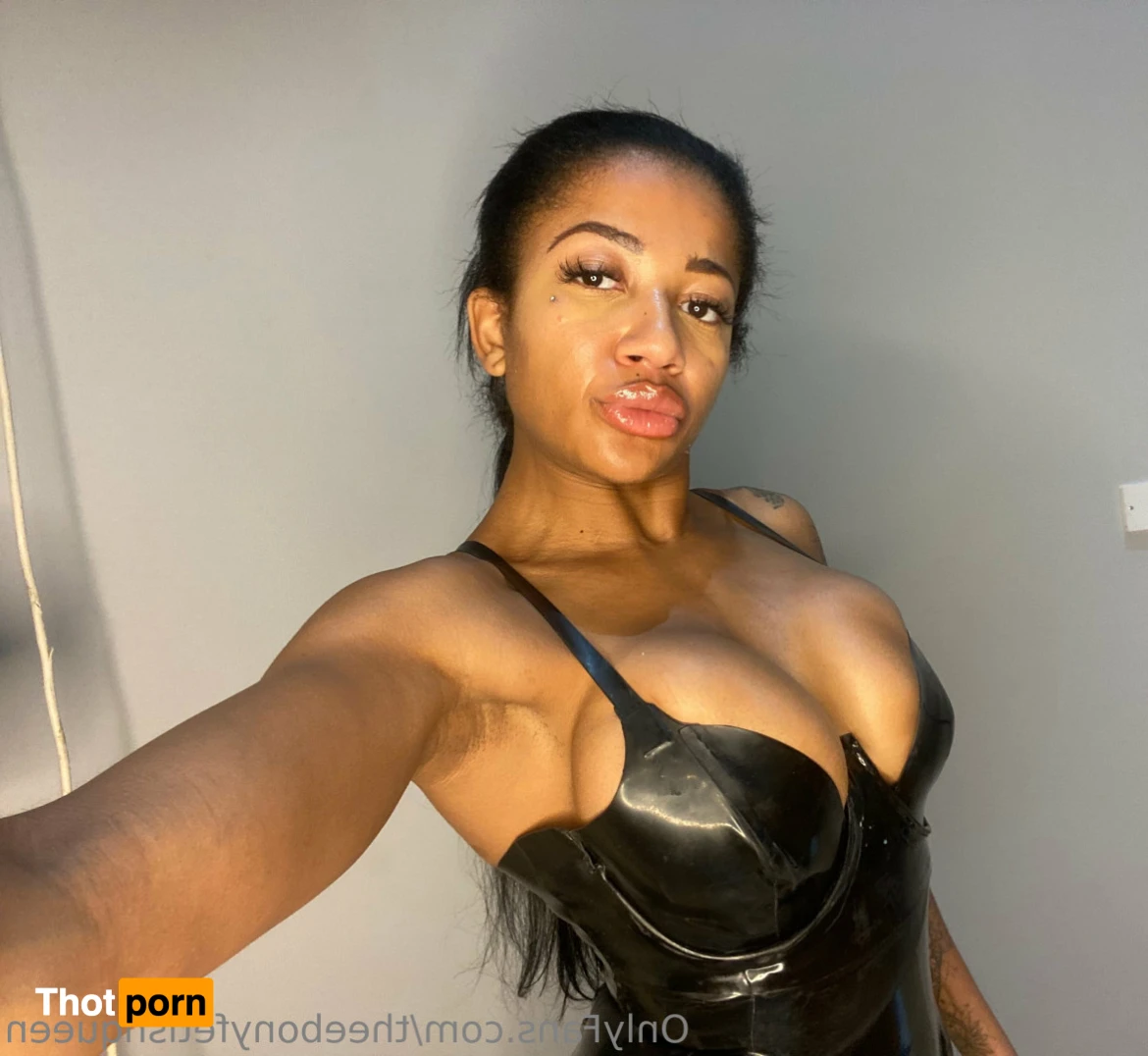Ebony Fetish Queen 15192259