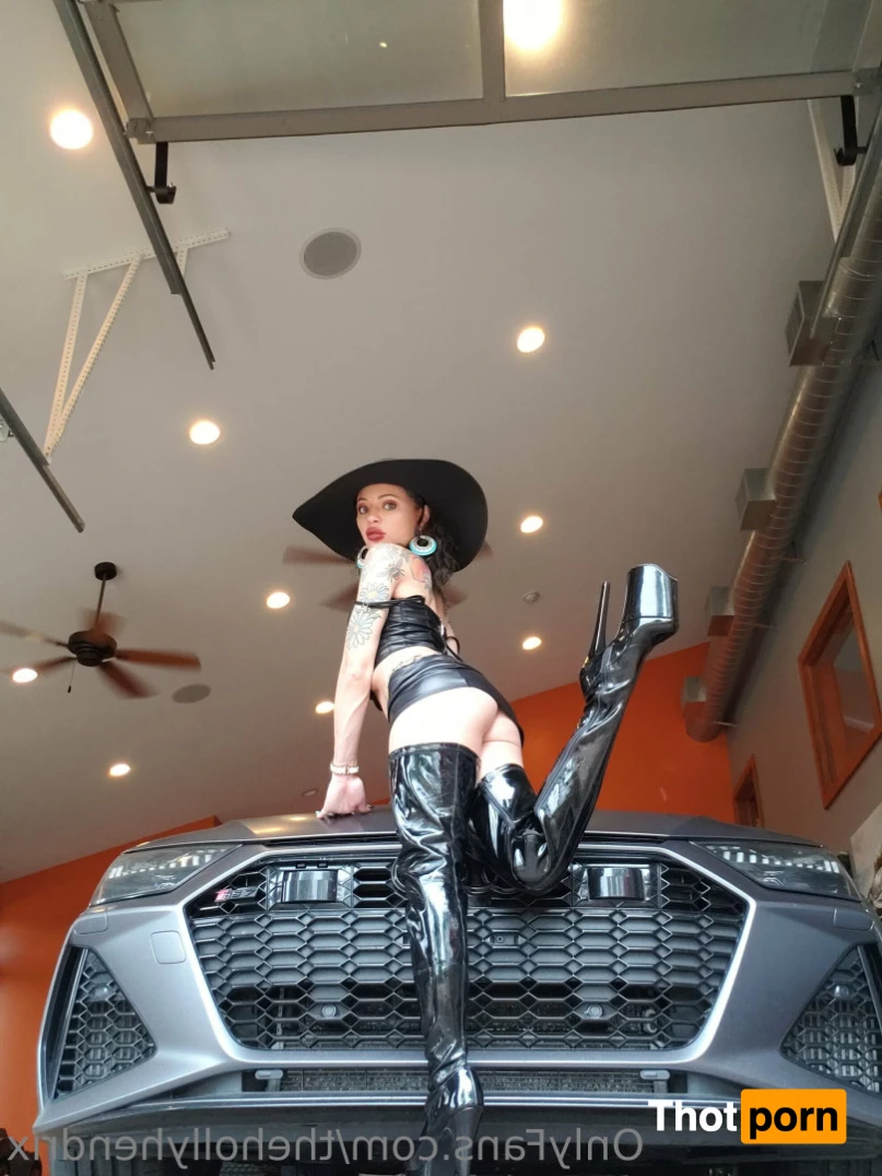 Holly Hendrix 15189947