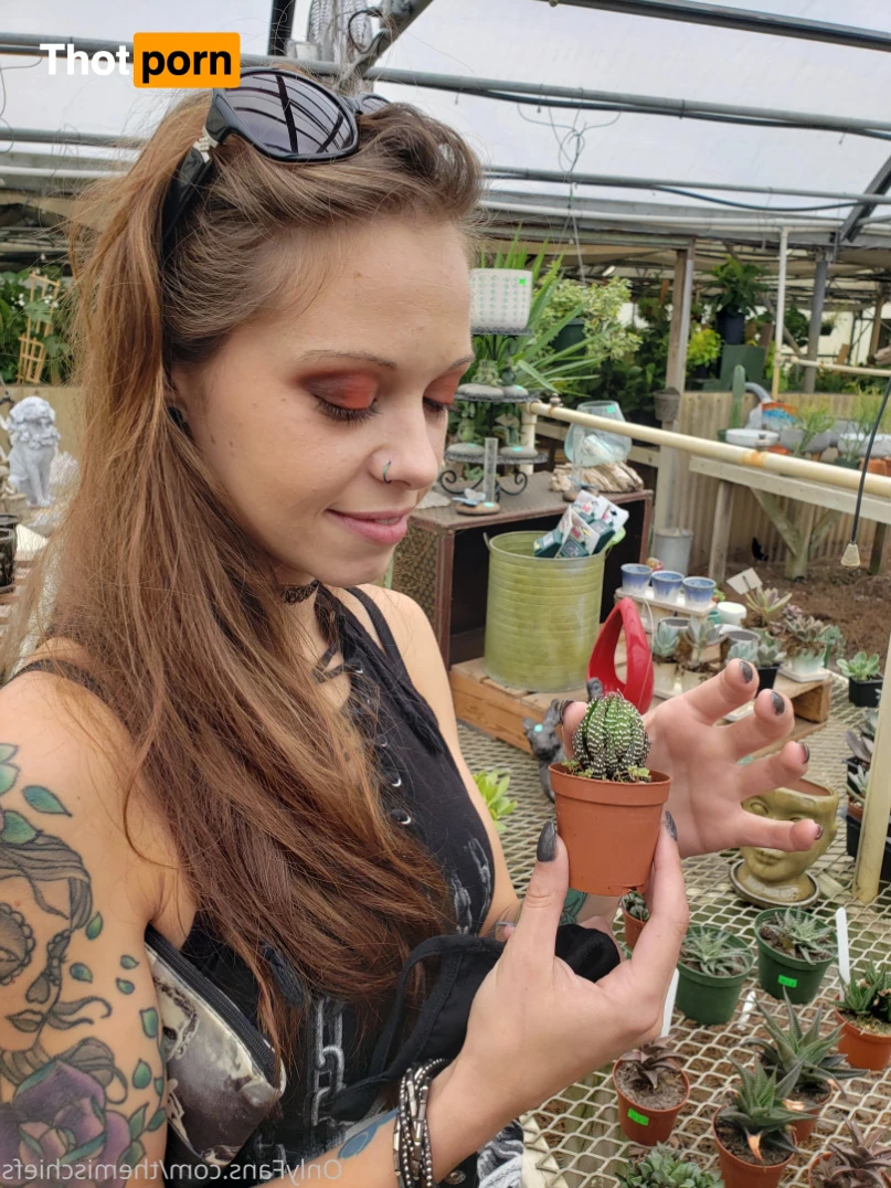 Mrs. Mischief 15100682