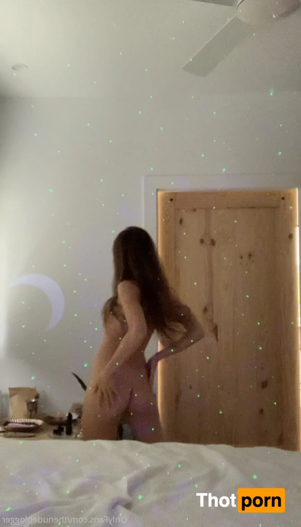 The Nude Blogger 15020629