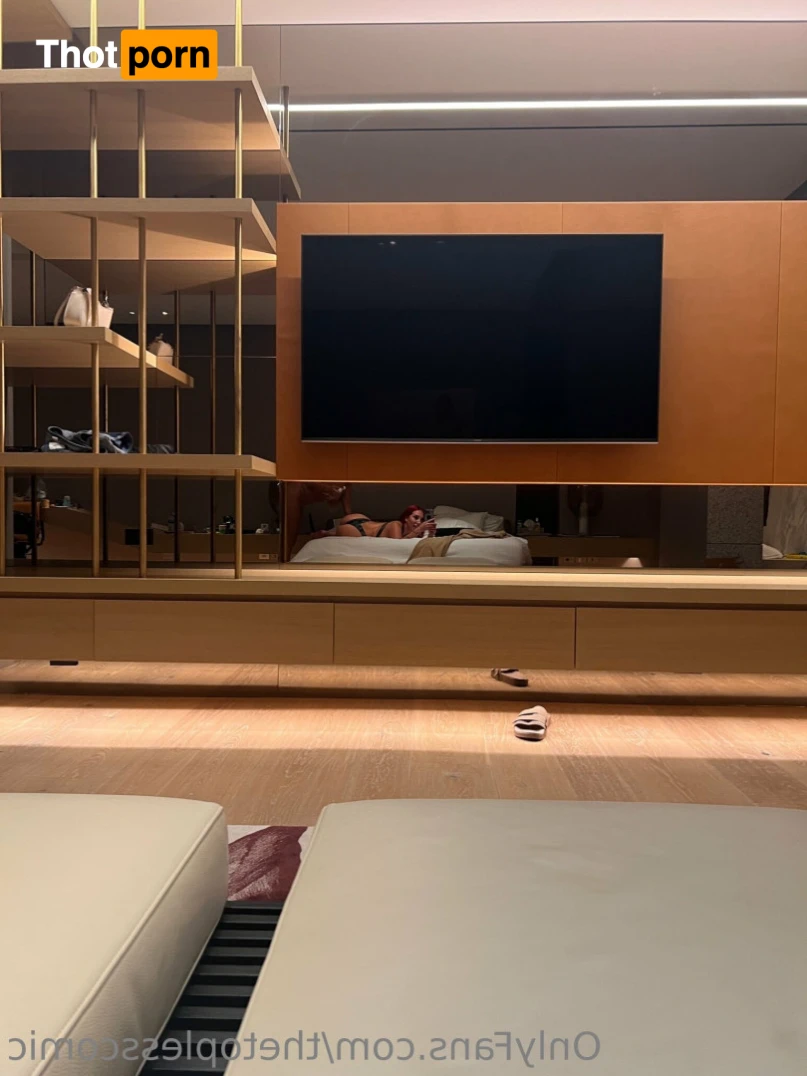 Funnygirl J 14777488