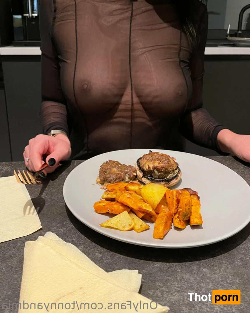 Tonny and Mia 14349247