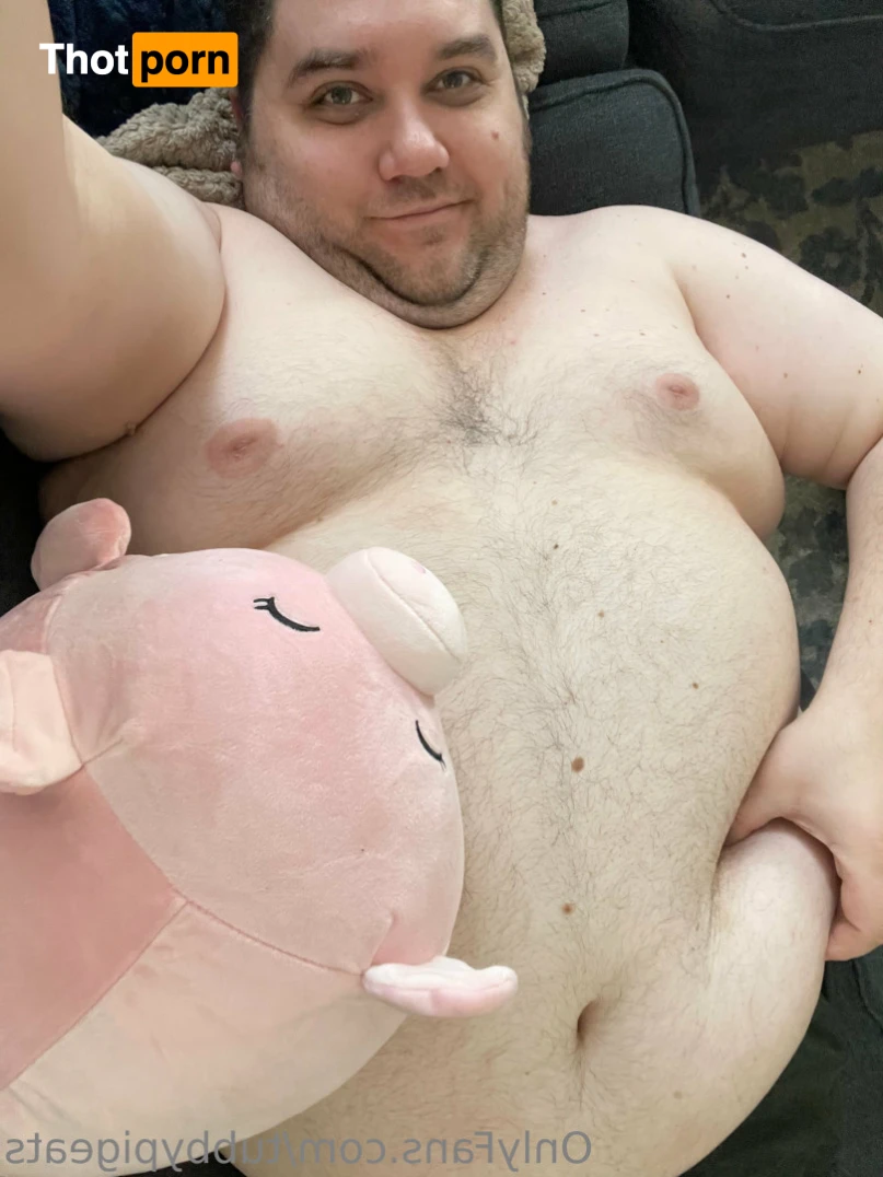 Tubby Pig Eats 14186471