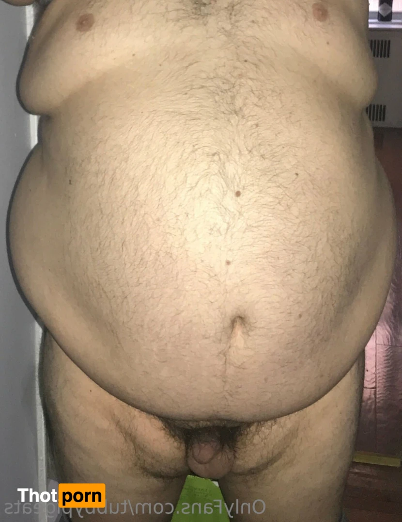 Tubby Pig Eats 14187020