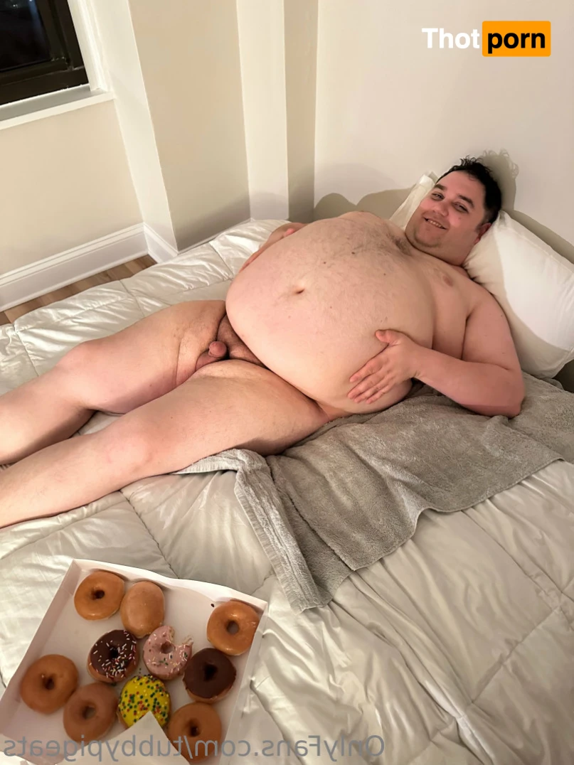 Tubby Pig Eats 14187356