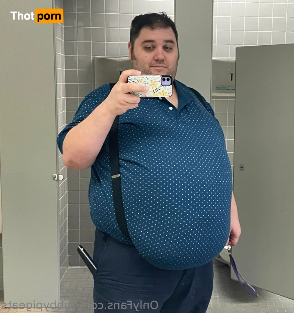 Tubby Pig Eats 14187374