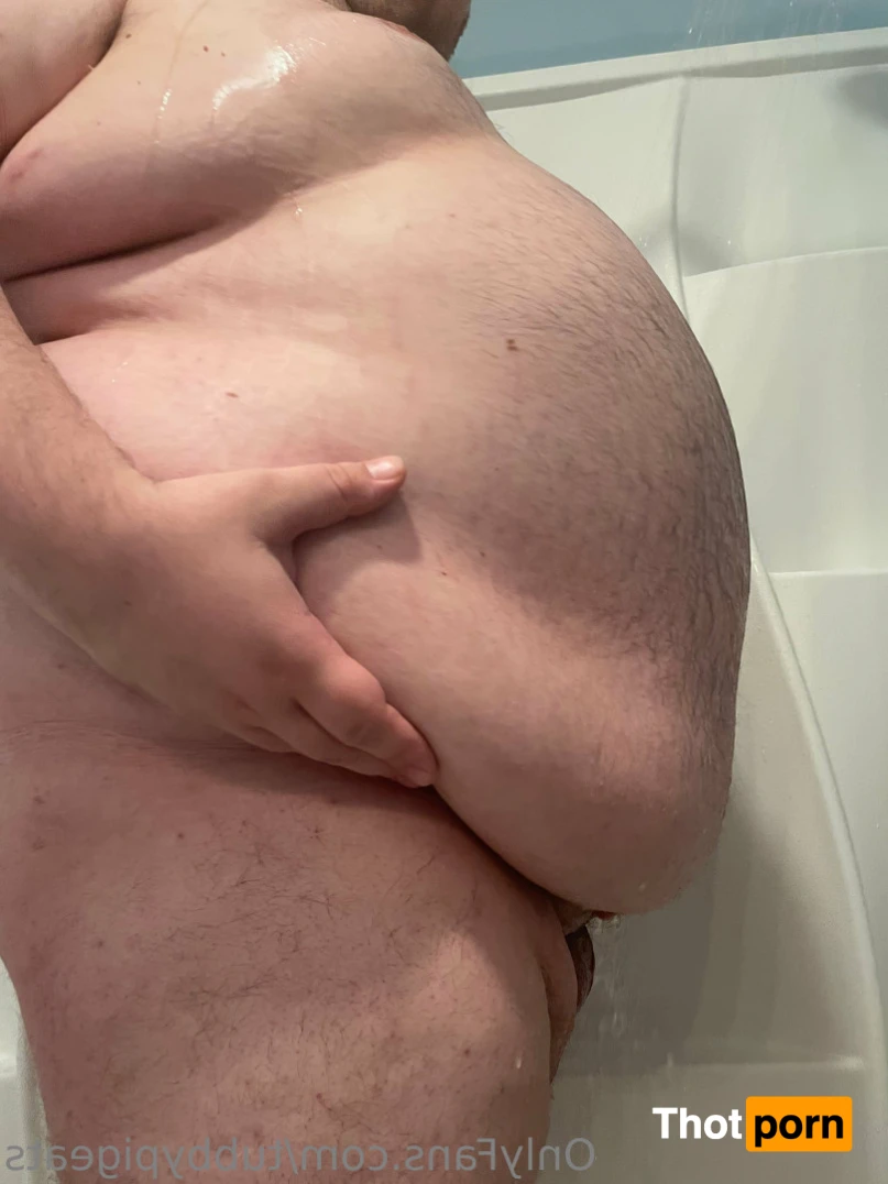 Tubby Pig Eats 14187429