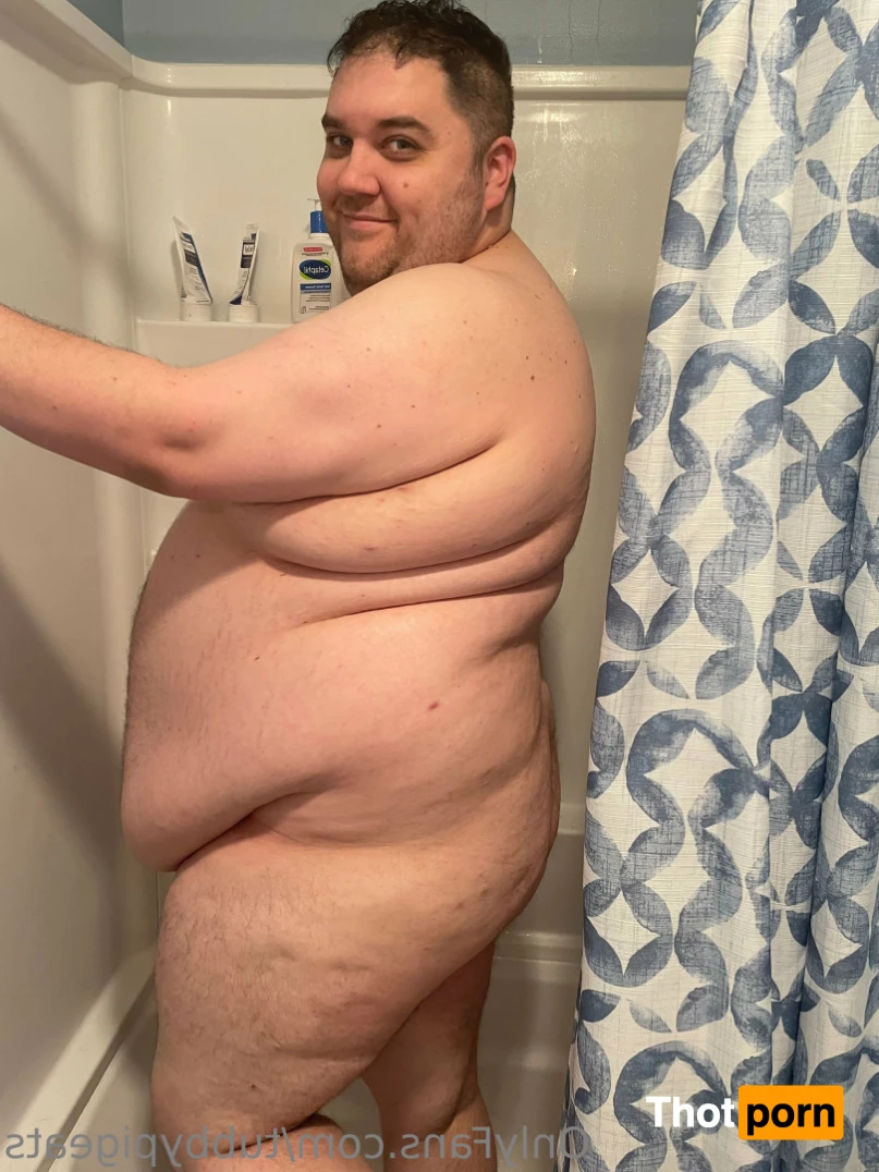 Tubby Pig Eats 14187451