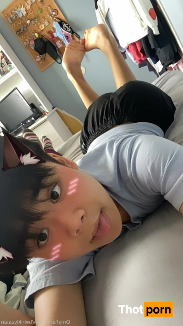 ✨TwinklyAsian✨ 14151036