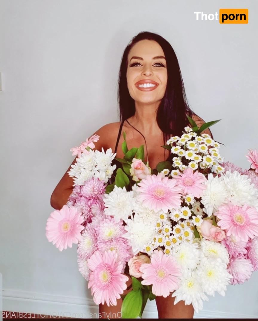 twohotlesbians 14145924