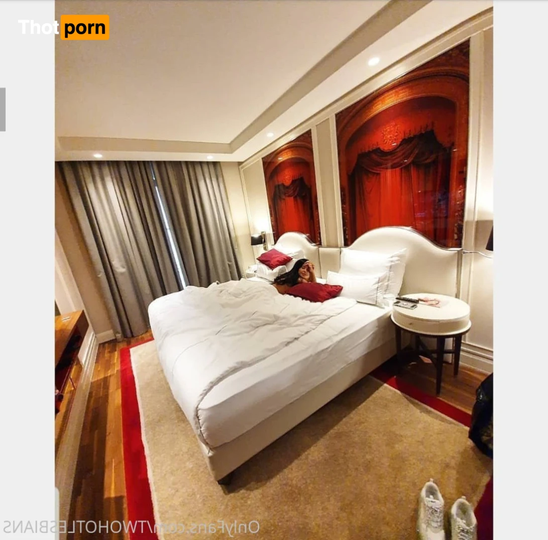 twohotlesbians 14146571