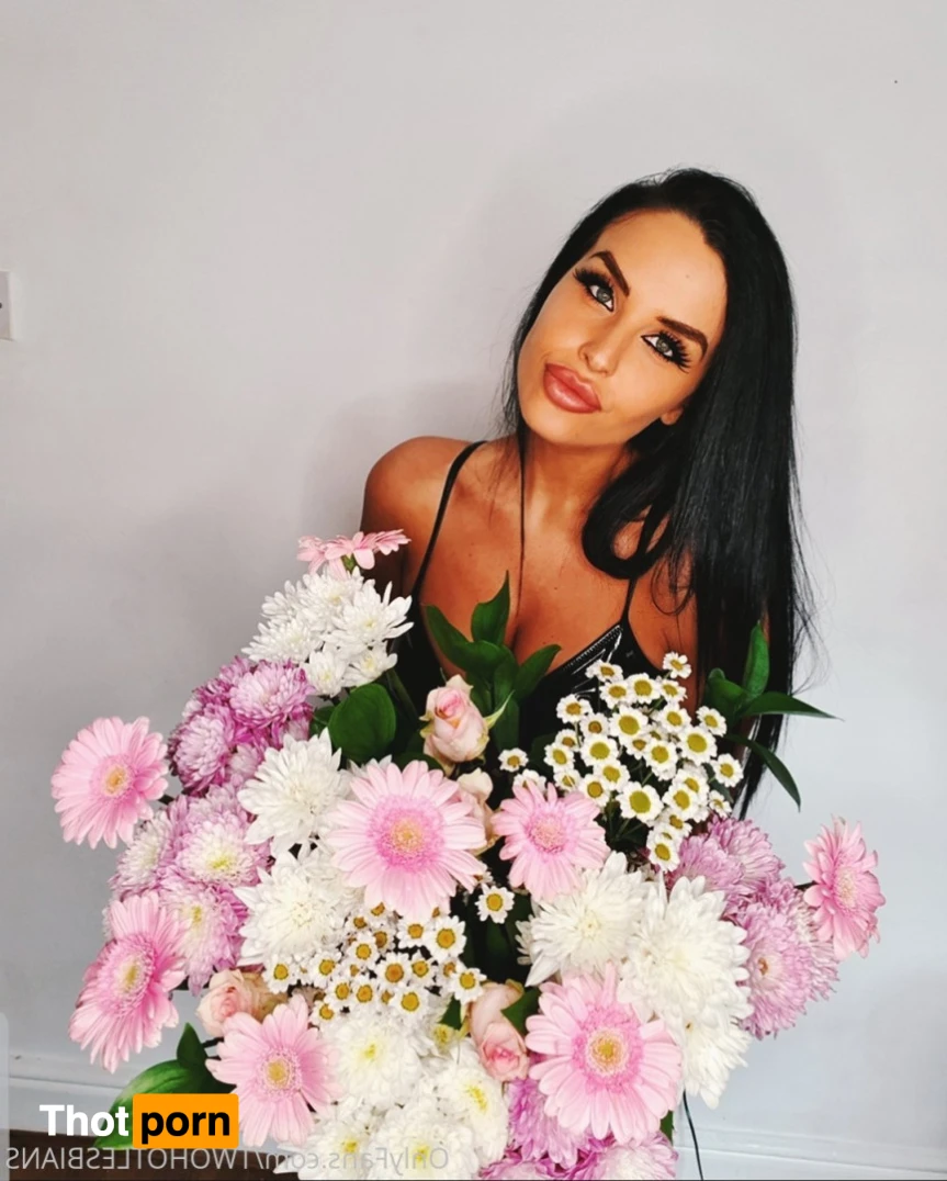 twohotlesbians 14147157