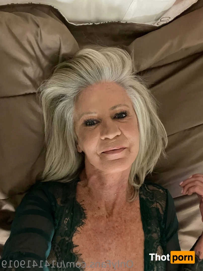 Southern Mature Woman 14102147