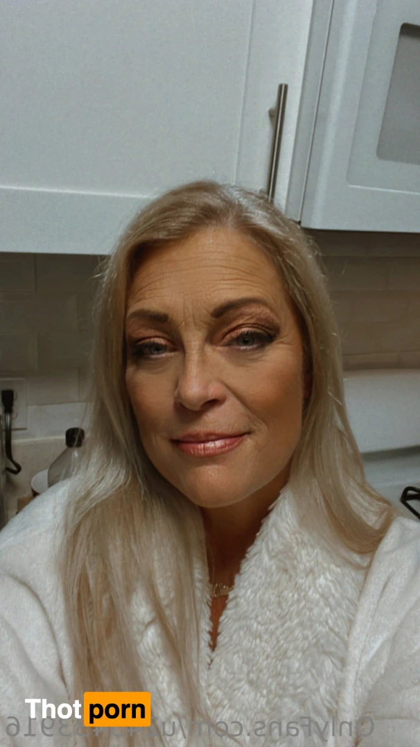 Brooke Hunter Smokin 11012805