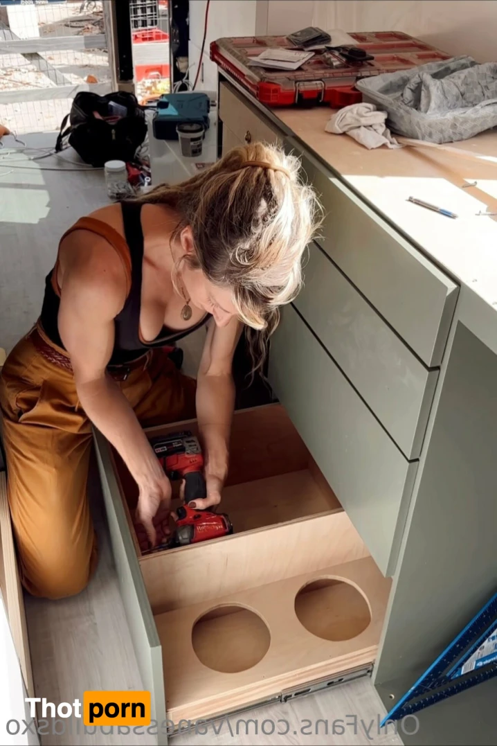 Vanessa Builds 13628227