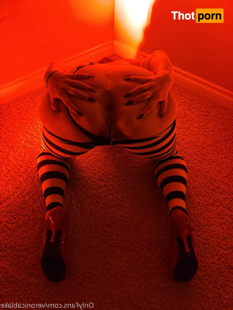 Veronica Blake 13566139