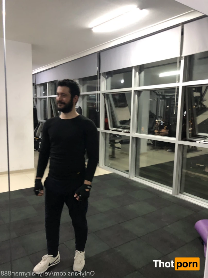 VeryHairyMan88 13487506