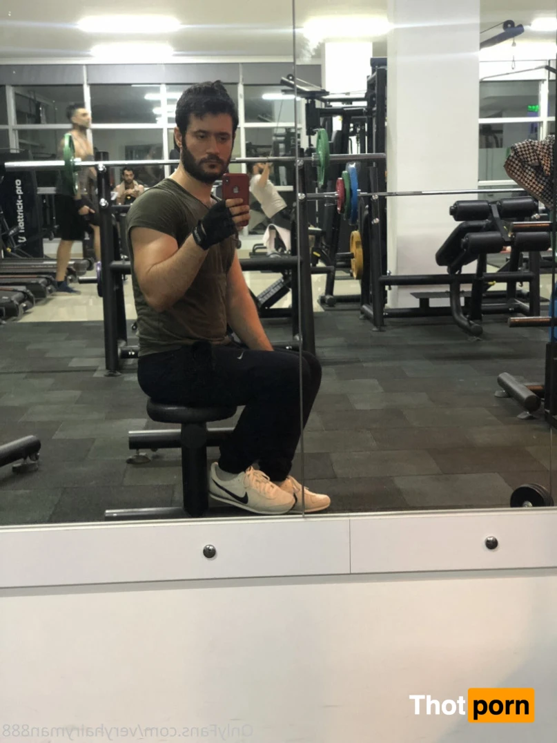 VeryHairyMan88 13488362