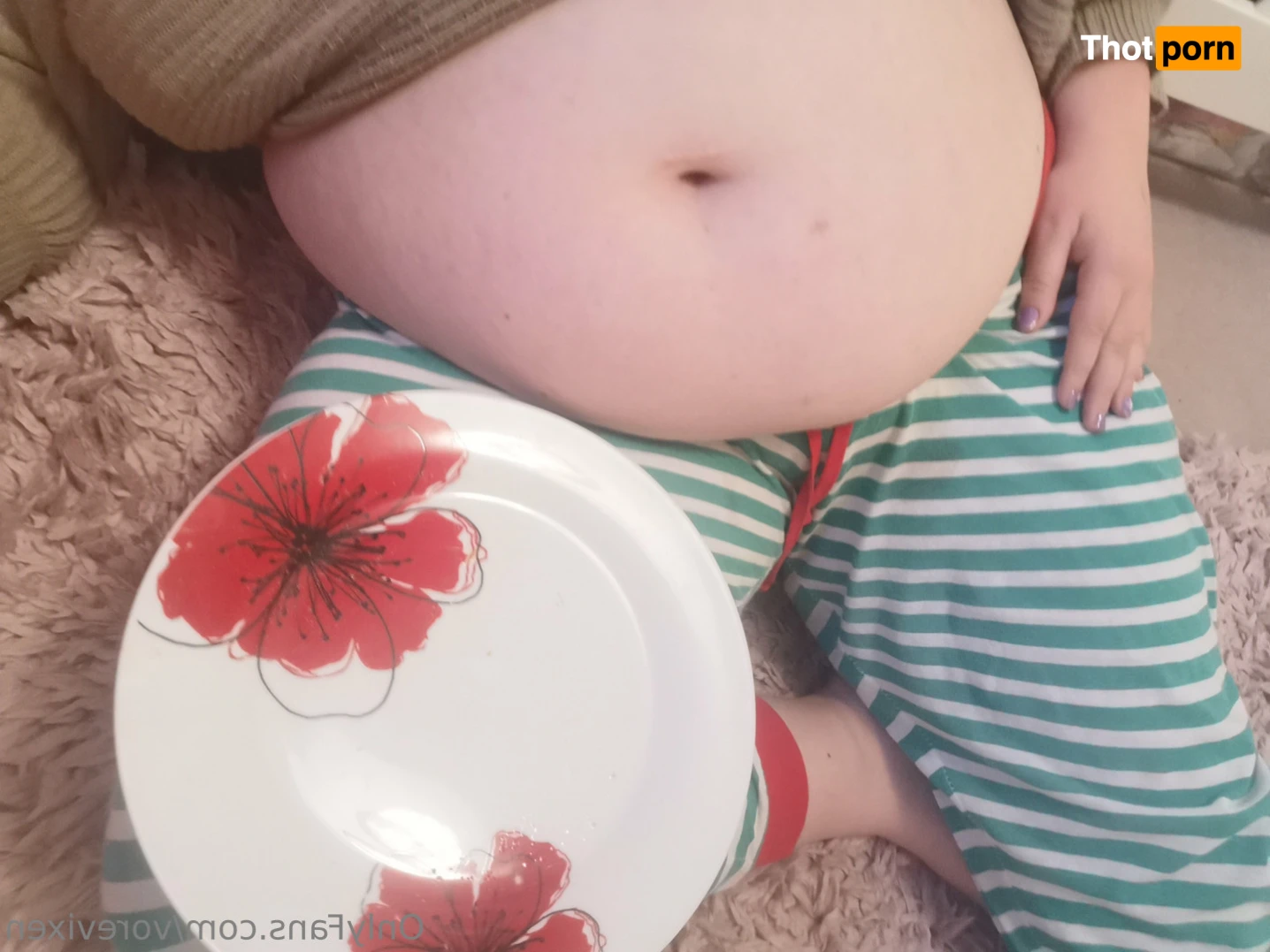 Vore Vixen.. Feed me and watch me expand 13104464