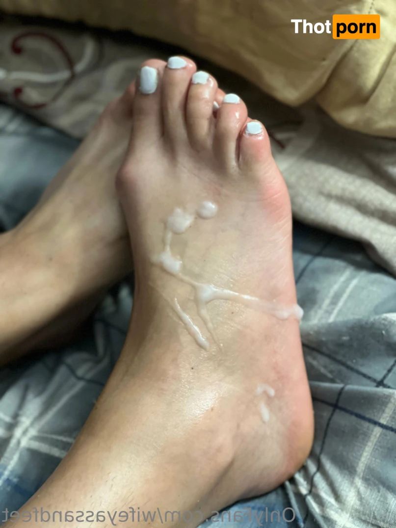 Wifey feet 12900077